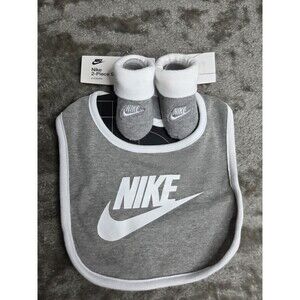Nike Baby Boy Newborn Bib & Booties Set ~ Gray & White ~ 0-6 Months ~